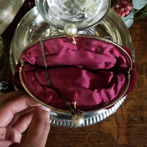 Clutches - Picture 2 of 7